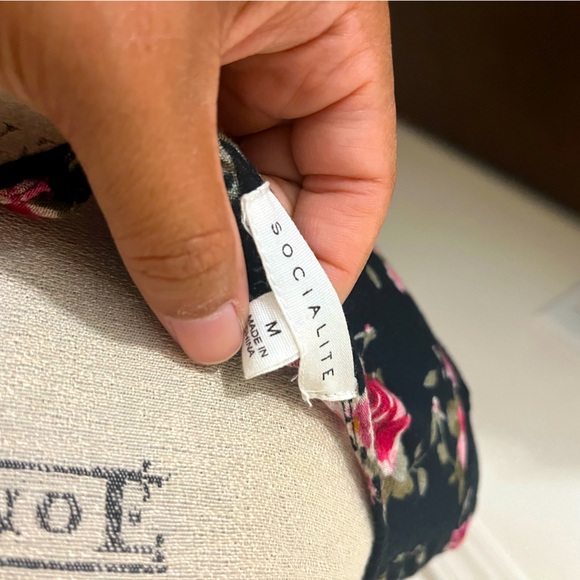 Gauzy bell sleeve floral print top - Picture 5 of 5